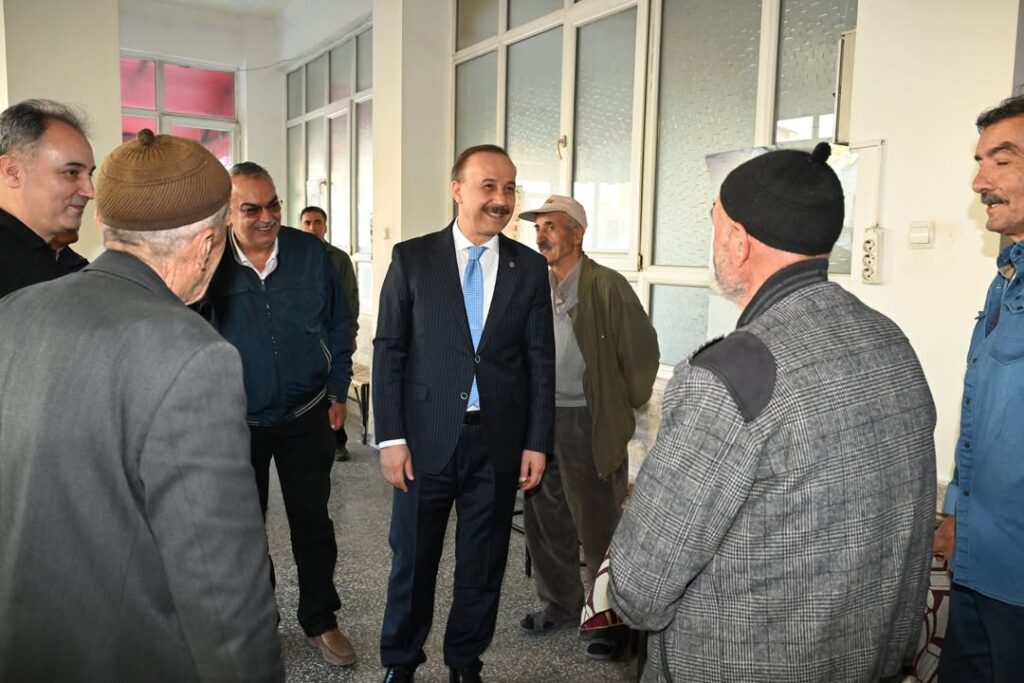 Vali Abdullah Erin’den Gönen’e Önemli Ziyaret Gül Hasat Sezonu Öncesi Güneykent’e Destek SaveClip.App 498152085 18474923347070620 4063802136326079285 n