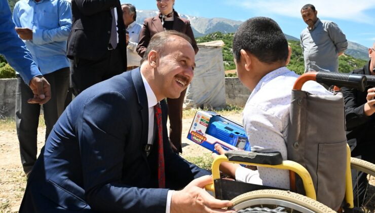 Vali Abdullah Erin, Garip Köyü’nde Mevsimlik Tarım İşçileriyle Buluştu