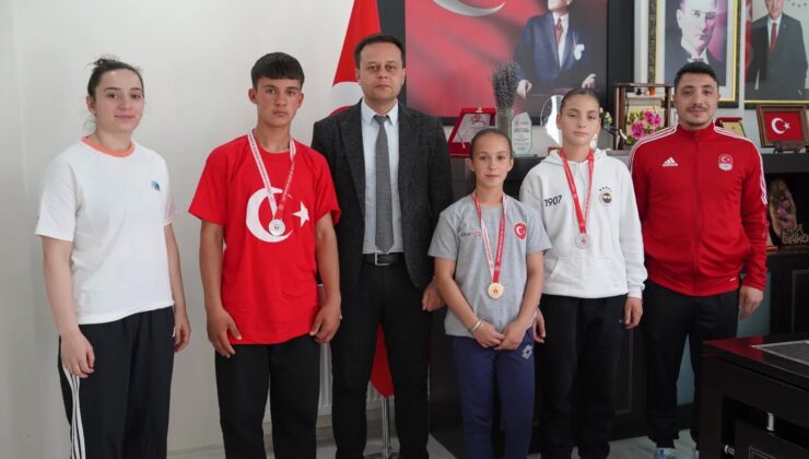 Gurur Kaynağımız Genç Sporcular Ödüllendirildi! Isparta İl Gençlik ve Spor Müdürü Murat Çağrı Kaya Başarılarını Kutladı
