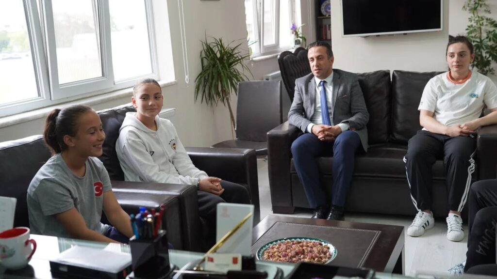 Gurur Kaynağımız Genç Sporcular Ödüllendirildi! Isparta İl Gençlik ve Spor Müdürü Murat Çağrı Kaya Başarılarını Kutladı g2 3
