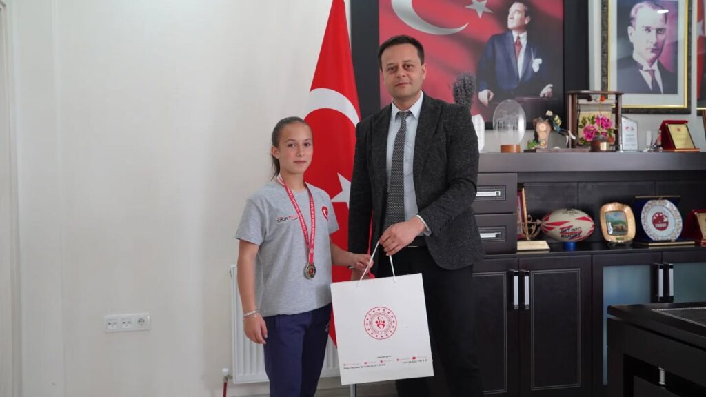 Gurur Kaynağımız Genç Sporcular Ödüllendirildi! Isparta İl Gençlik ve Spor Müdürü Murat Çağrı Kaya Başarılarını Kutladı g3 3