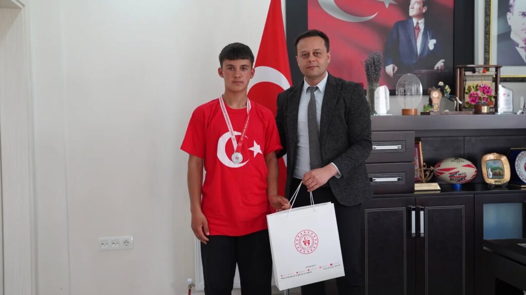 Gurur Kaynağımız Genç Sporcular Ödüllendirildi! Isparta İl Gençlik ve Spor Müdürü Murat Çağrı Kaya Başarılarını Kutladı g4 2