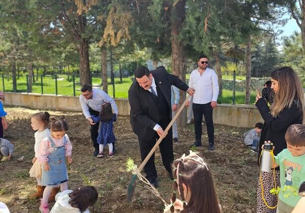 Yalvaç’ta Çevreye Duyarlı Etkinlik! Başkan Kodal Fidan Dikiminde Çocuklarla Buluştu k1 1