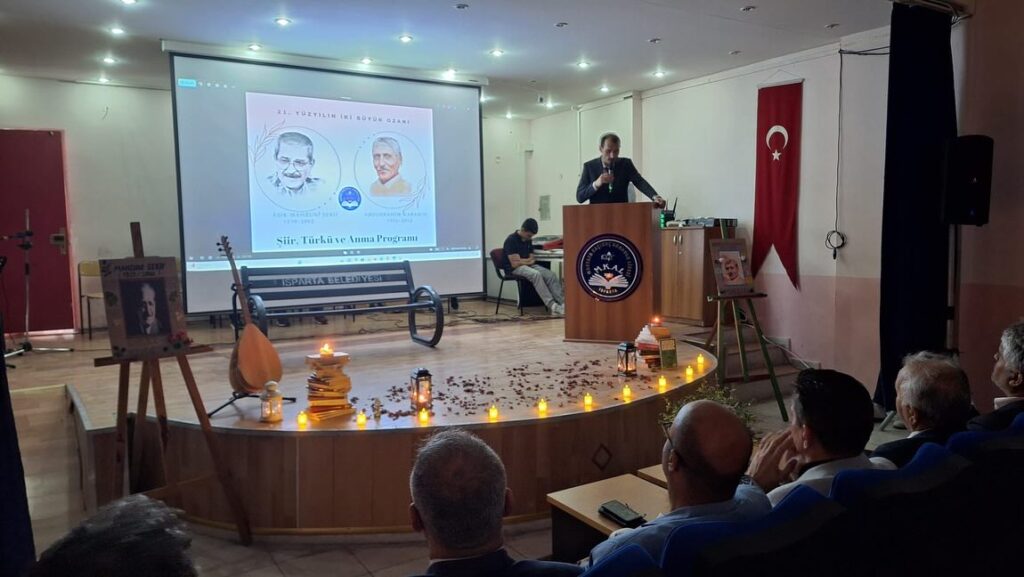 Mustafa Kaçıkoç Anadolu Lisesi’nde Kültürel Etkinlik: Şiir ve Türkülerle Büyüleyici Bir Gece k2 3