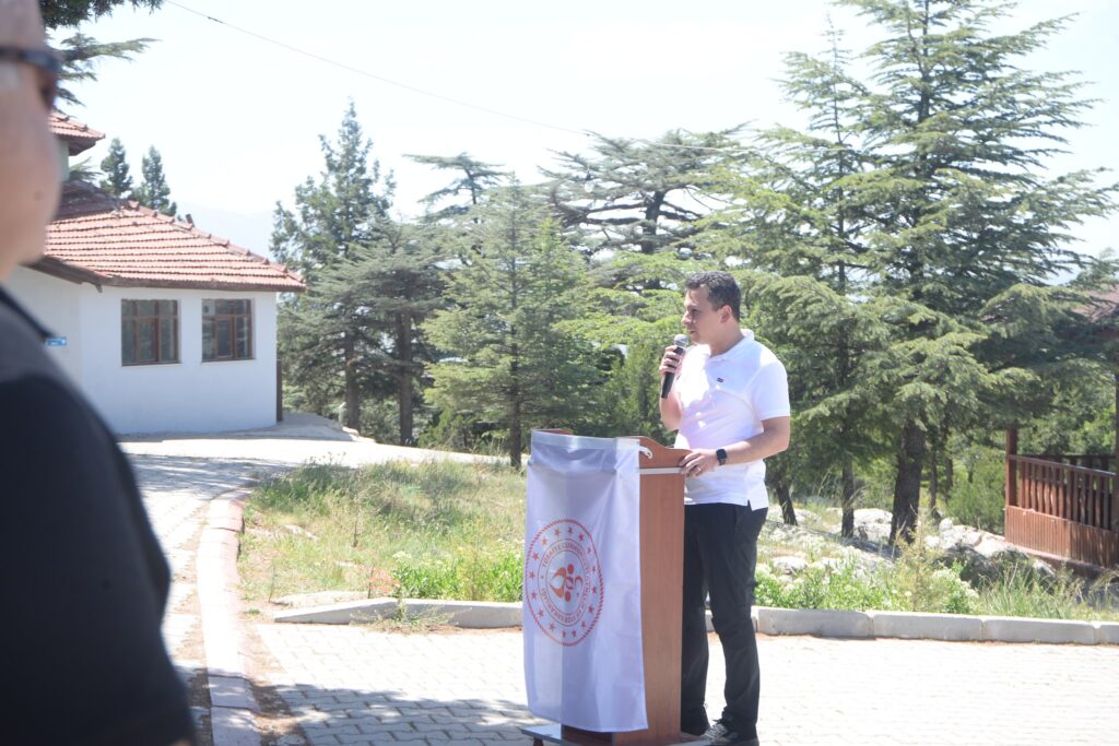 Şarkikaraağaç’ta Doğa İçin Birlik Olundu: Kızıldağ Milli Parkı’nda Atıklar Toplandı k4 6