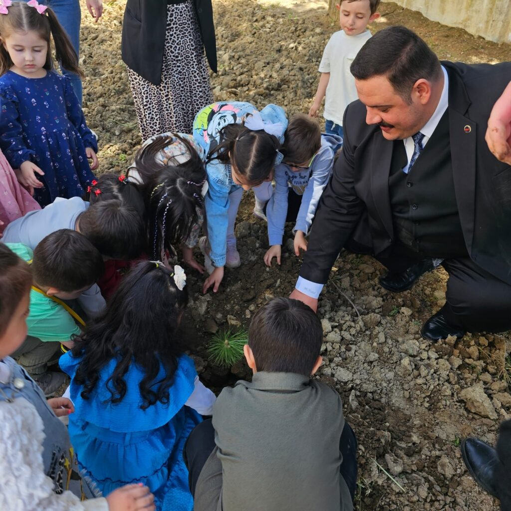 Yalvaç’ta Çevreye Duyarlı Etkinlik! Başkan Kodal Fidan Dikiminde Çocuklarla Buluştu k5