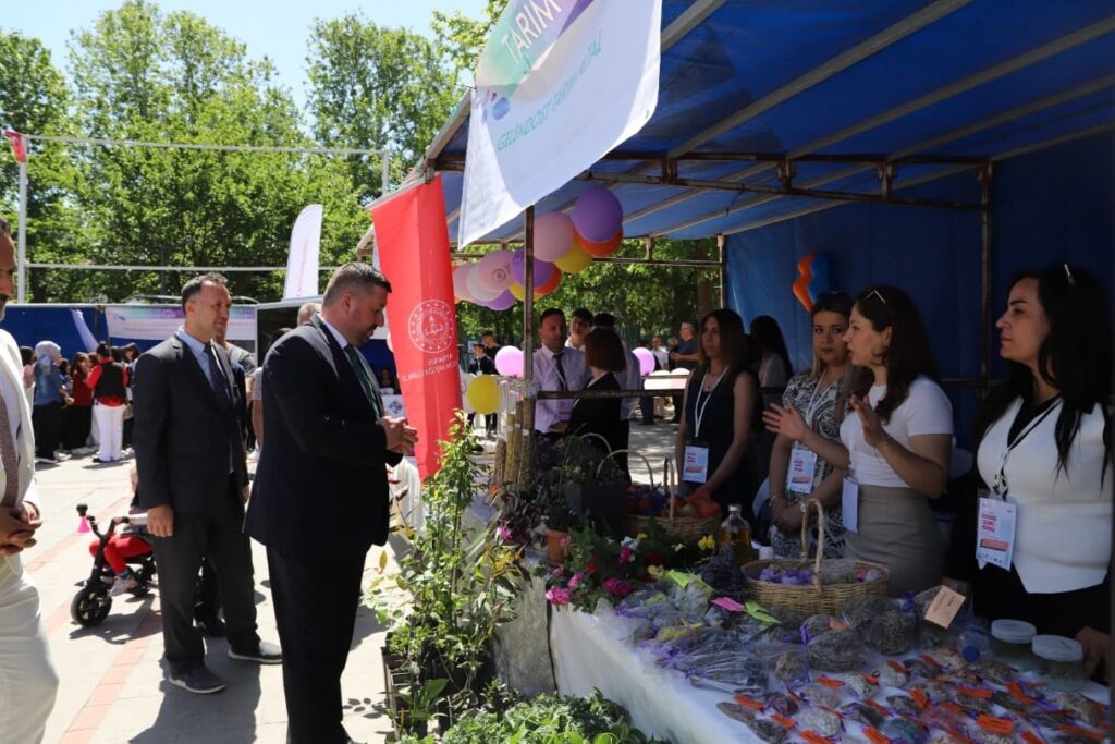 Isparta’da Meslek Liseleri Şenliğinde Yetenekler Sergilendi m5 1