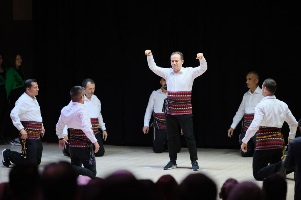 Isparta'da Gençlik Haftası’nda Öğretmenler Öğrencileri İçin Sahneye Çıktı o2 4