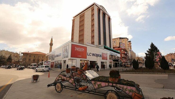 Isparta Oteli Boşaltılıyor! Kent Merkezinde Yeni Proje İçin Hazırlık Başladı