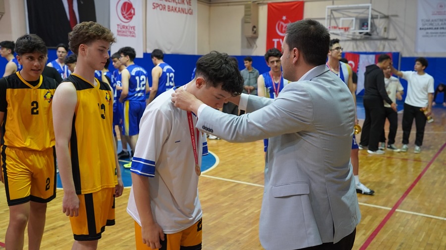 19 Mayıs Gençlik Kupası Basketbol Müsabakaları Sona Erdi! Şampiyonlar Belli Oldu p10