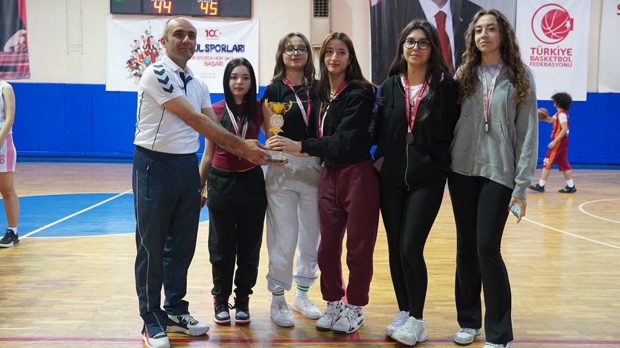 19 Mayıs Gençlik Kupası Basketbol Müsabakaları Sona Erdi! Şampiyonlar Belli Oldu p3 1