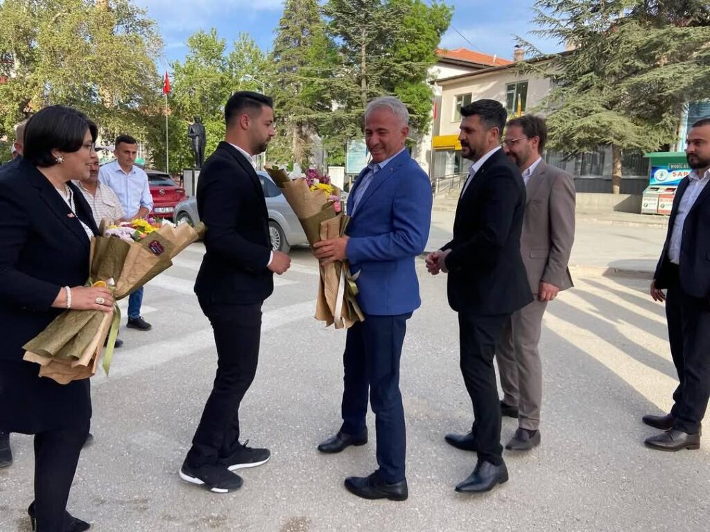 AK Parti Heyeti Şarkikaraağaç’ta İlçe Teşkilatı ile Görüştü s1 12