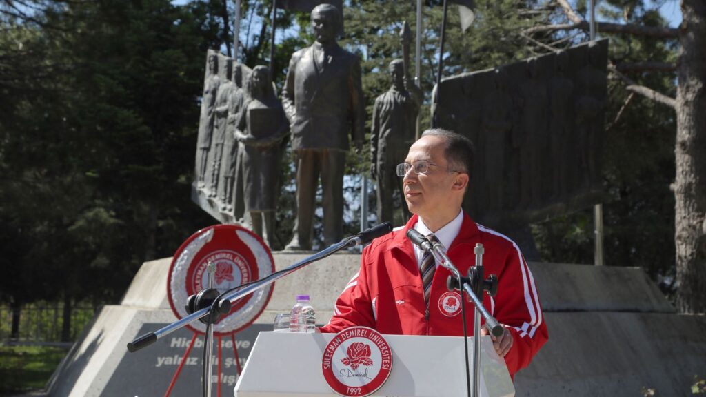 SDÜ'de Bahar ve Bilim Rüzgarı Başladı: Festivaller Coşkulu Açılışla Start Aldı s10