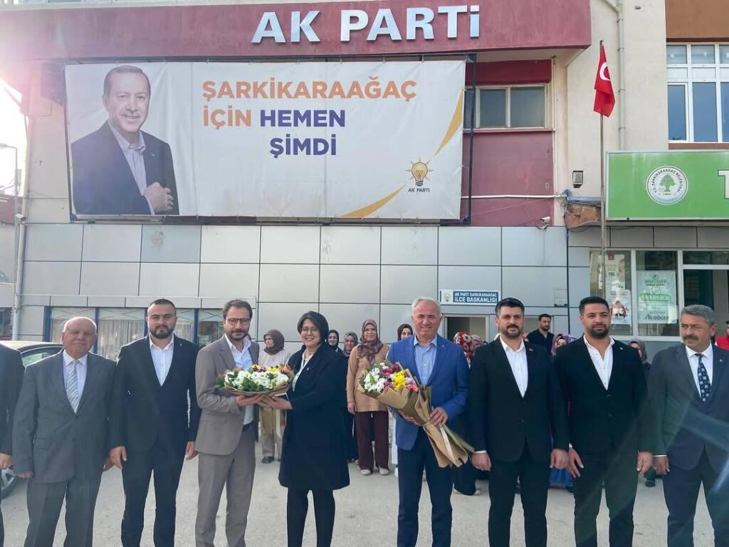 AK Parti Heyeti Şarkikaraağaç’ta İlçe Teşkilatı ile Görüştü s2 14
