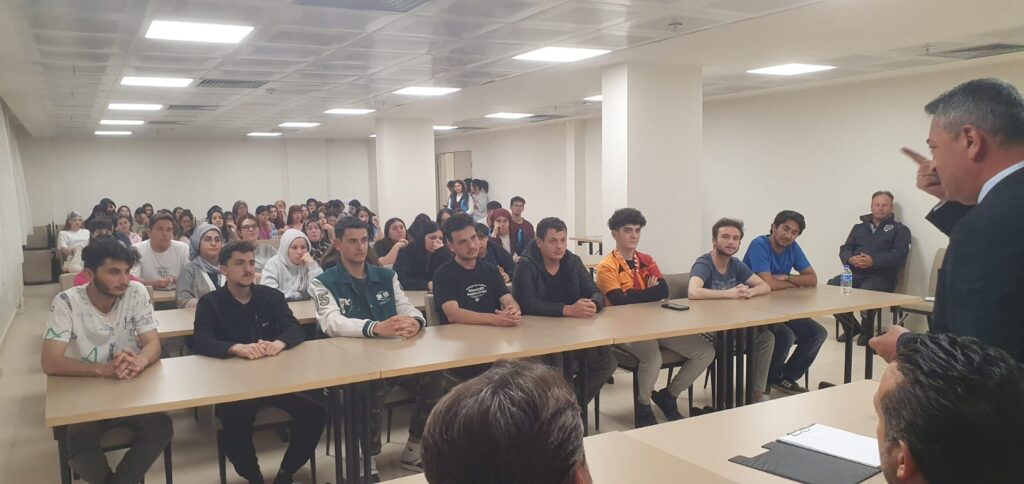 Başkan Ali Göçer, Gençlerle “Sorular ve Cevaplar” Etkinliğinde Buluştu s4