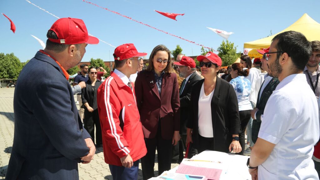 SDÜ'de Bahar ve Bilim Rüzgarı Başladı: Festivaller Coşkulu Açılışla Start Aldı s4 7