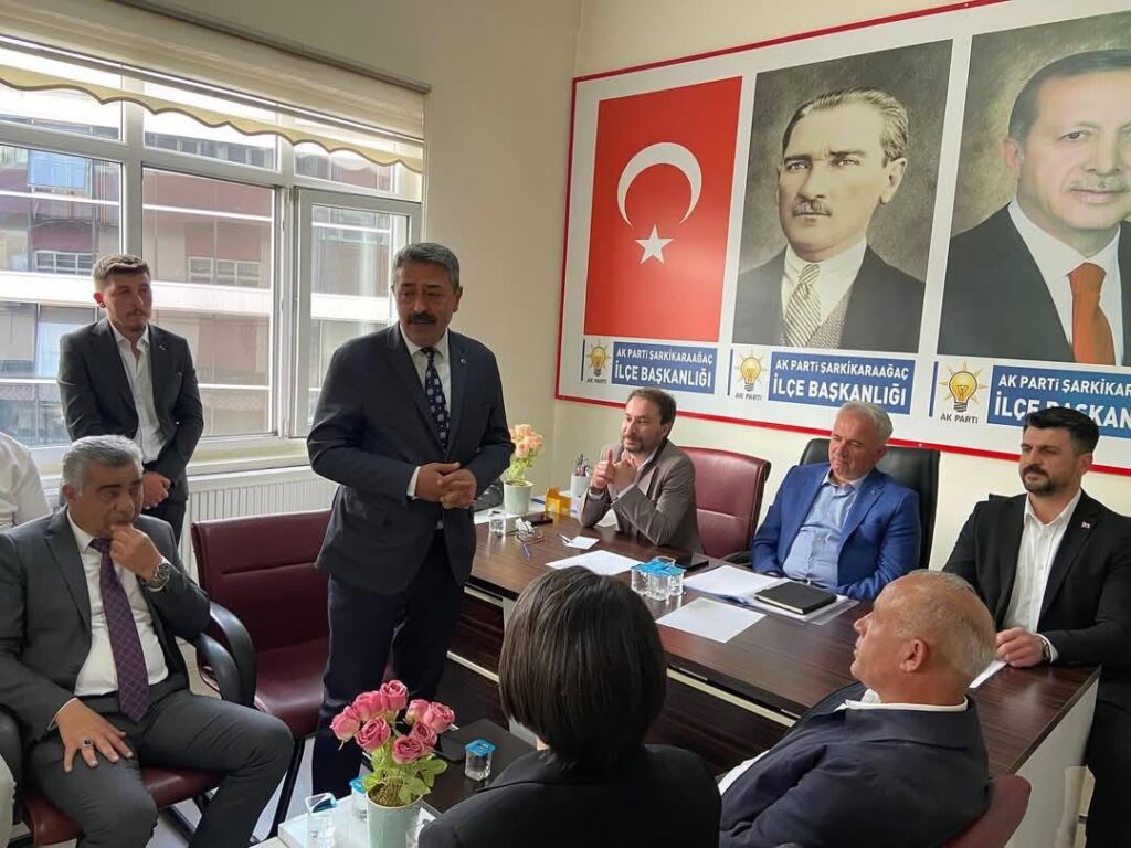 AK Parti Heyeti Şarkikaraağaç’ta İlçe Teşkilatı ile Görüştü s5 8