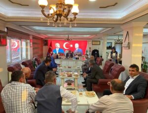 AK Parti Heyeti Şarkikaraağaç’ta İlçe Teşkilatı ile Görüştü