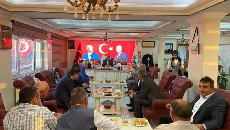 AK Parti Heyeti Şarkikaraağaç’ta İlçe Teşkilatı ile Görüştü