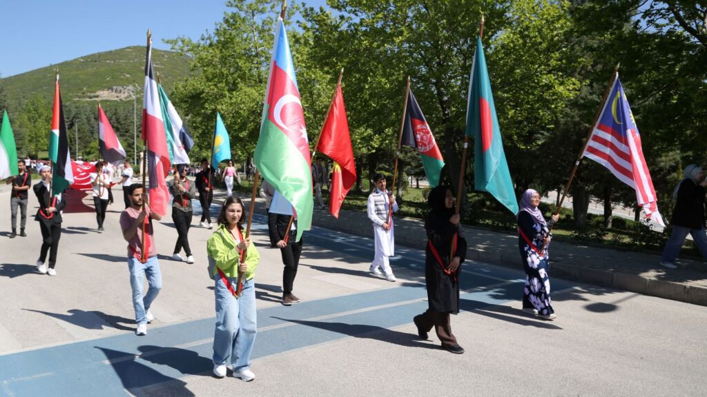 SDÜ'de Bahar ve Bilim Rüzgarı Başladı: Festivaller Coşkulu Açılışla Start Aldı s8 1