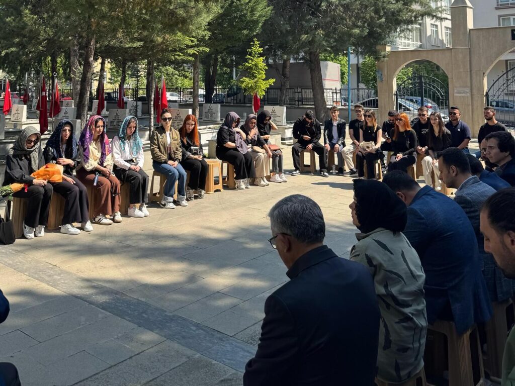 Keçiborlu MYO, Şehit Havacılar İçin Dualarla Anma Etkinliği Düzenledi u6