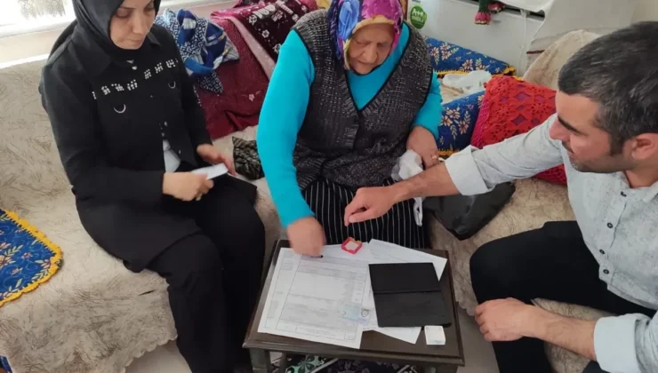 Yalvaç’ta SGK’dan Örnek Hizmet! Vatandaşın Başvurusu Evinde Alındı