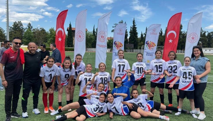 Yalvaç Kız Takımı Akdeniz Bölge Şampiyonu Oldu Türkiye Finalleri’ne Yükseldi!