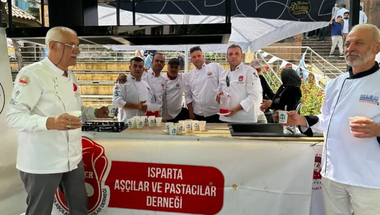 Merzifon’da Isparta Rüzgarı: Uluslararası Festivalde Gül Şerbeti İlgi Gördü