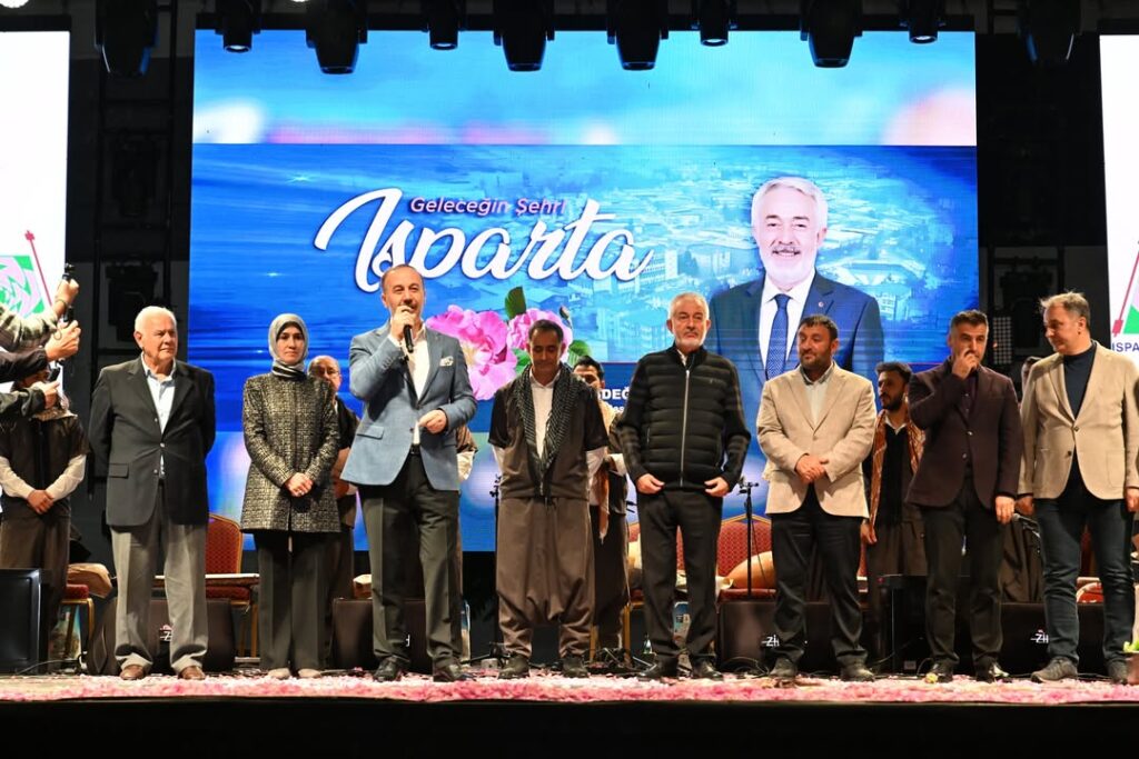 Isparta Gül Festivali’nde Muhteşem Final'inde: Siyah Gül ve Pembe Gül Buluştu SaveClip.App 502942663 18478035349070620 9086442203012905003 n