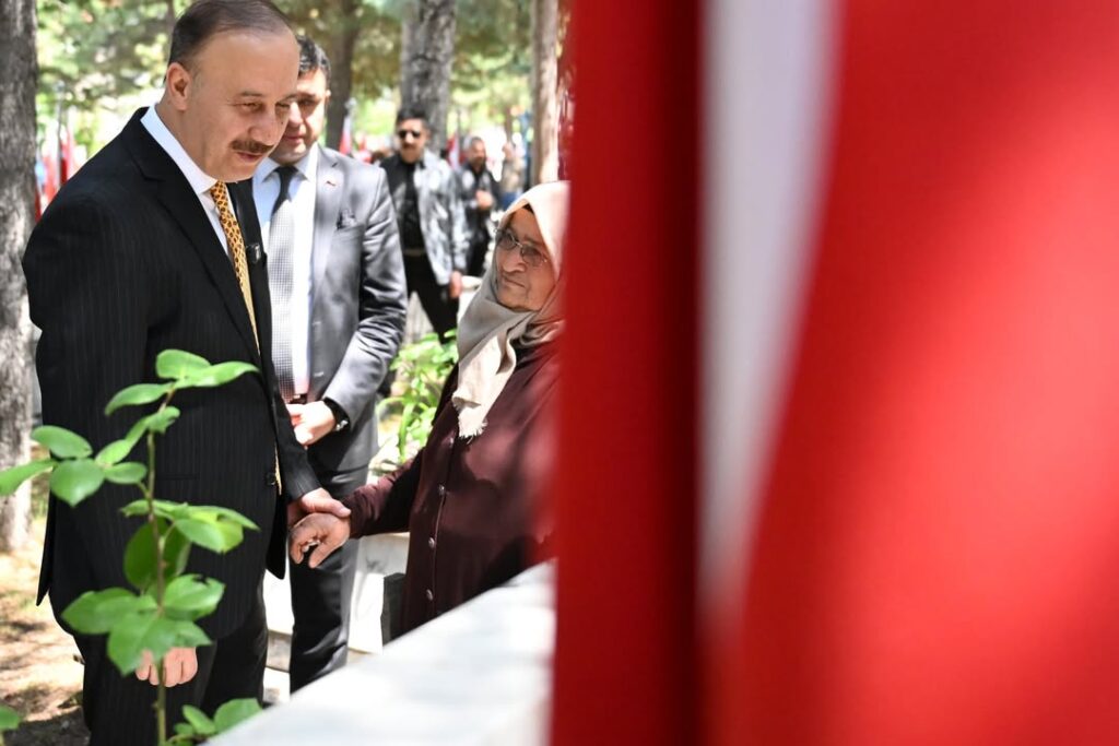 Kurban Bayramı Arifesinde Isparta Şehitlerini Dualarla Andı SaveClip.App 503942608 18478717546070620 3256911547679503035 n