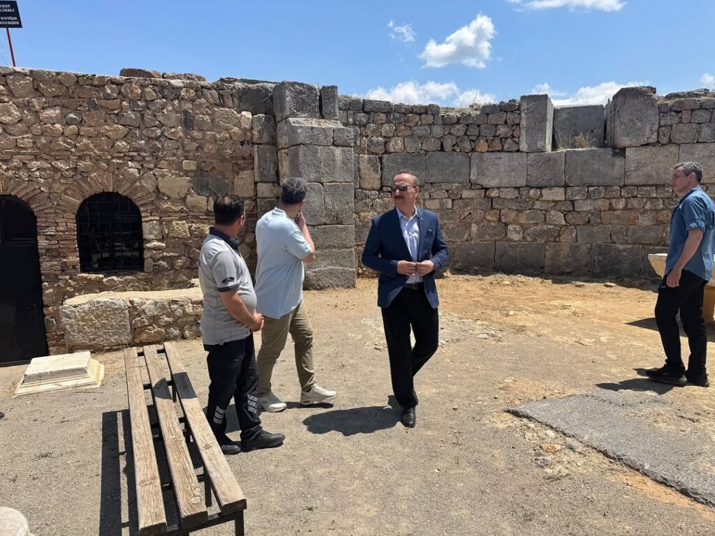 Vali Abdullah Erin Yalvaç’ta Vatandaşlarla Buluştu, Pisidia Antiokheia Antik Kenti’ni Ziyaret Etti SaveClip.App 503994705 18482844325070620 2670866882710889195 n