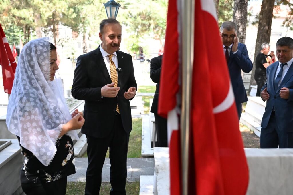 Kurban Bayramı Arifesinde Isparta Şehitlerini Dualarla Andı SaveClip.App 504159233 18478717597070620 1202066481340750718 n