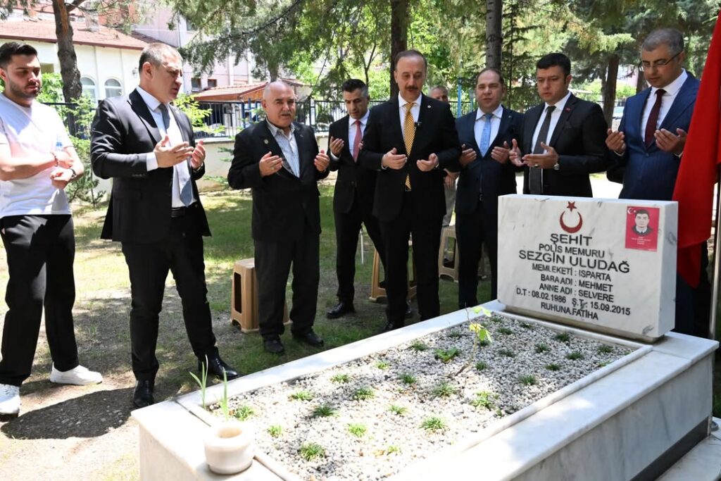 Kurban Bayramı Arifesinde Isparta Şehitlerini Dualarla Andı SaveClip.App 504172704 18478717624070620 2314433134867692750 n