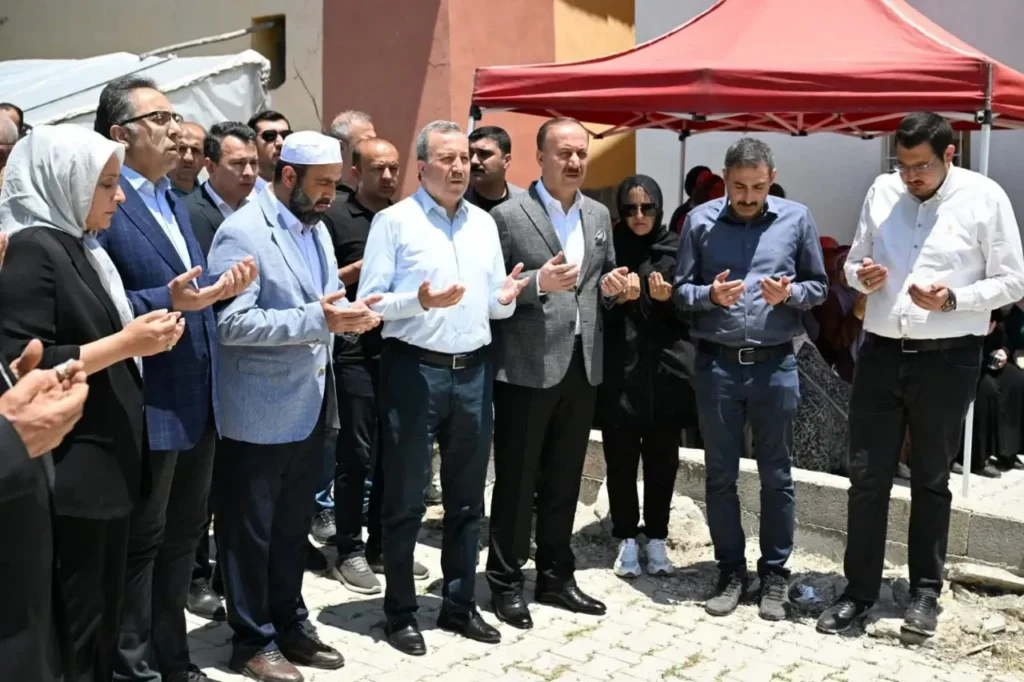 Isparta-Eğirdir Yolunda Hayatını Kaybeden Selahattin Adıgüzel Son Yolculuğuna Uğurlandı c1