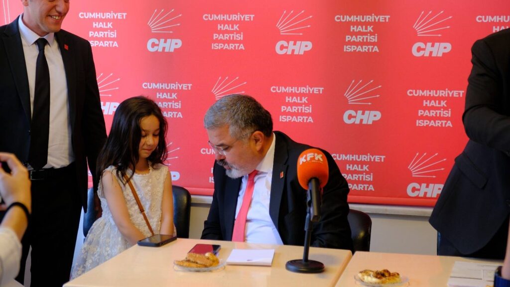 CHP Isparta Milletvekili Hikmet Yalım Halıcı, Bayramlaşma Programına Katıldı c10