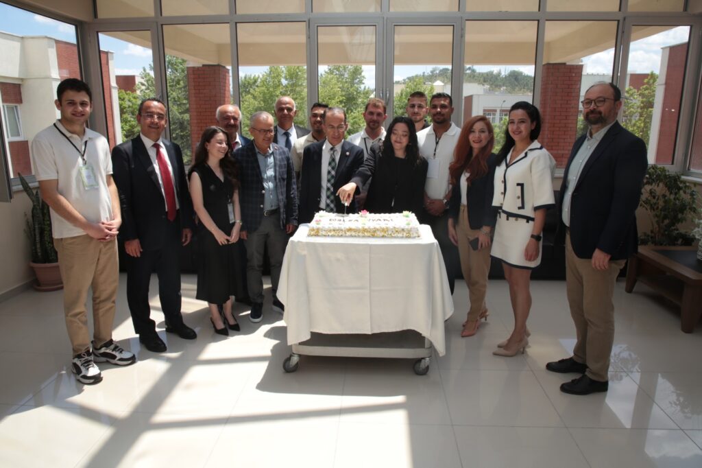 SDÜ’de “Dişler Diyarı” Açıldı: Çocuklar İçin Eğlenceli Bekleme Alanı d2