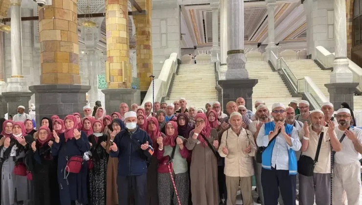 Kutsal Topraklarda Anlamlı Dua: Isparta Hacıları Gençleri Unutmadı