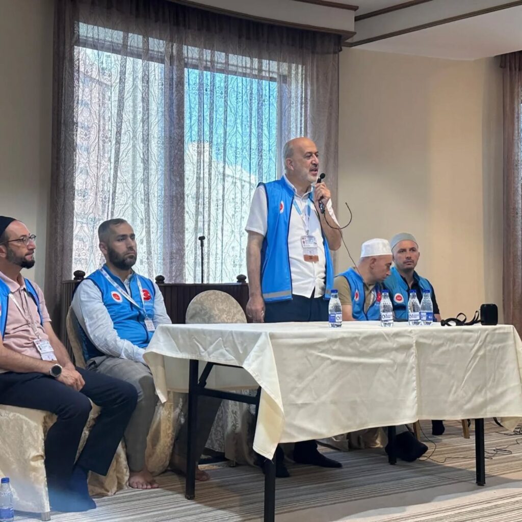 Isparta İl Müftüsü Muharrem Biçer, Hac İbadetini Yerine Getiren Ispartalı Hacılarla Mekke’de Buluştu m1 1