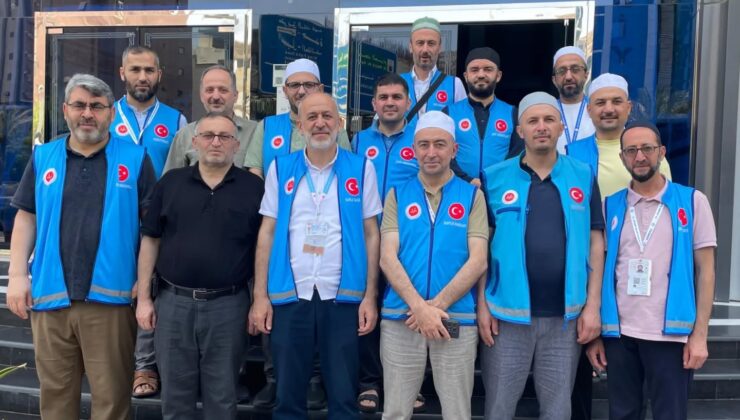 Isparta İl Müftüsü Muharrem Biçer, Hac İbadetini Yerine Getiren Ispartalı Hacılarla Mekke’de Buluştu