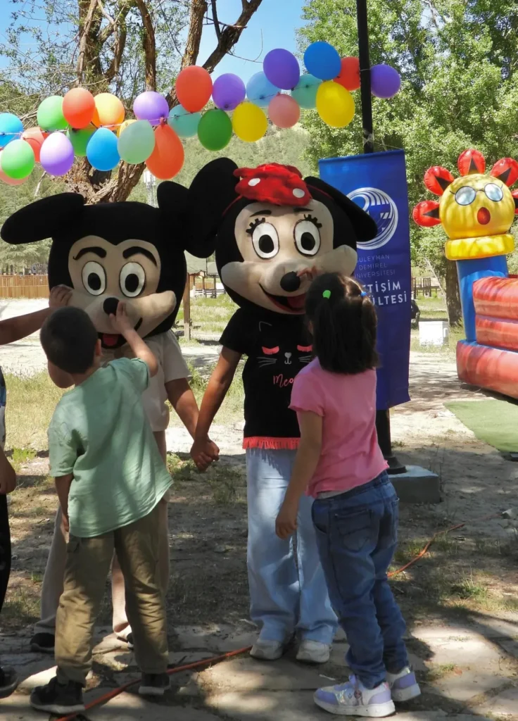 SDÜ’lü Öğrencilerden Anlamlı Proje: “Bir Gün Değil Her Gün Sevgi” sd3