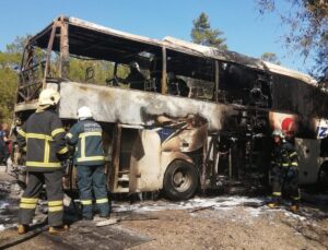 Isparta-Antalya Karayolunda Korkutan Anlar: Yolcu Otobüsü Alev Aldı