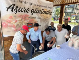 Faruk Daşdöner’den Aşure Günü’nde Birlik Mesajı: Esnaflara ve Vatandaşlara Aşure İkramı