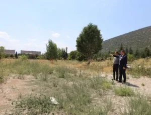 Milli Eğitim Müdürü Recai Ocak, TOKİ Mevkiindeki Okul Alanında İncelemelerde Bulundu