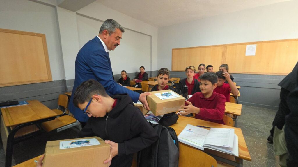 “Öğrencilere Dijital Eğitim Desteği: Şarkikaraağaç Belediyesi Yanlarında” ali4
