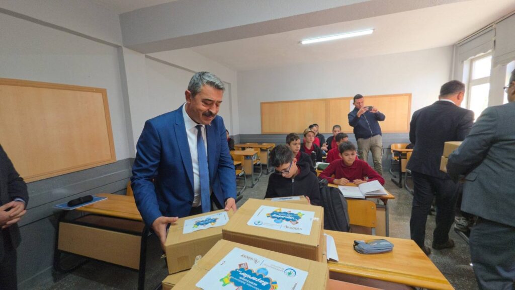 “Öğrencilere Dijital Eğitim Desteği: Şarkikaraağaç Belediyesi Yanlarında” ali5