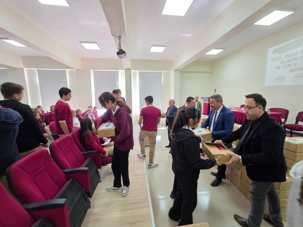 “Öğrencilere Dijital Eğitim Desteği: Şarkikaraağaç Belediyesi Yanlarında” ali6