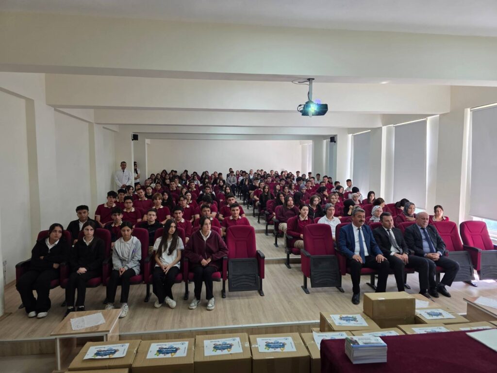 “Öğrencilere Dijital Eğitim Desteği: Şarkikaraağaç Belediyesi Yanlarında” ali7