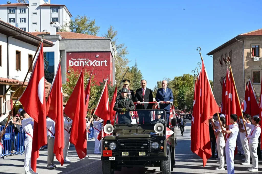 Isparta’da Cumhuriyetin 102. Yılı Gururla Kutlandı 105