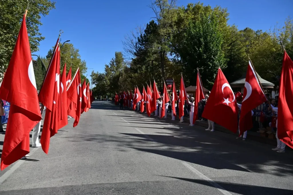 Isparta’da Cumhuriyetin 102. Yılı Gururla Kutlandı 108