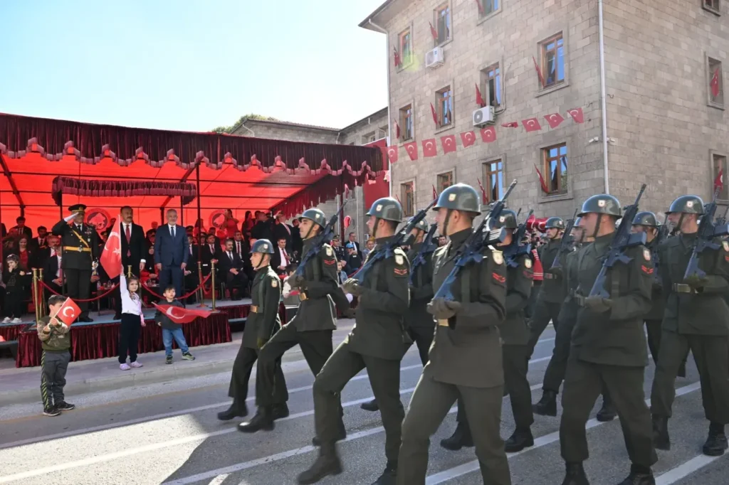 Isparta’da Cumhuriyetin 102. Yılı Gururla Kutlandı 109